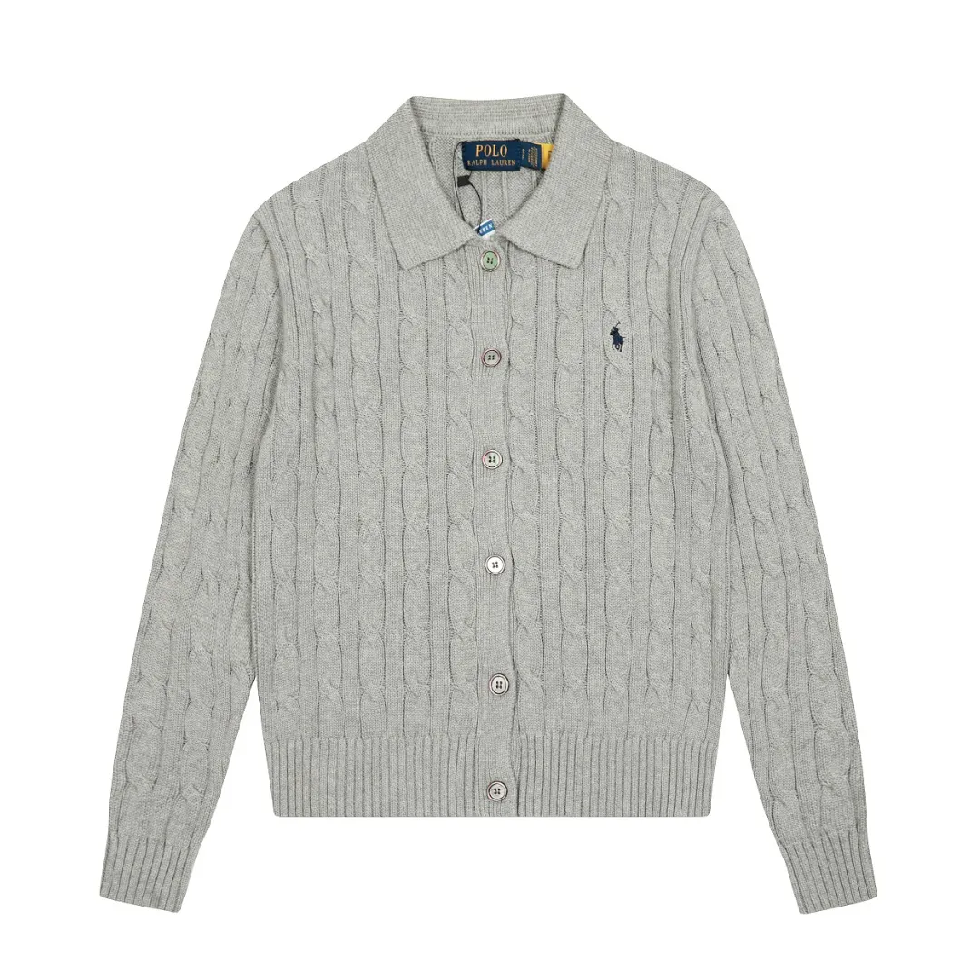 P270 Top quality" Style number: DS822# (not off the shelves all year round) [Ralph Lauren solid color pony embroidered logo lapel twist knitted cardigan] ✅Ralph Lauren Ralph Lauren classic basic versatile lapel knitted cardigan jacket ✅Main supply platform live broadcast Wholesale entity Replacement when out of stock Not off the shelf ✅ZP quality 1:1 version Scan the code to enter the GF website Counter quality ✅Detailed quality is the only one in Guangzhou Imported quality cotton yarn, focusing on high-end, cost-effective, good quality needless to say ✅The version is restored to the original order, the maximum size can be worn up to 160 pounds, loose, comfortable and stress-free ✅The upper body is simple and easy to match, ootd must-have style, good-looking clothes are never picky, a must-have recommendation for couples. Size: S-XL Color: black white gray almond light blue khaki pink burgundy Chinese red navy white label navy red label
